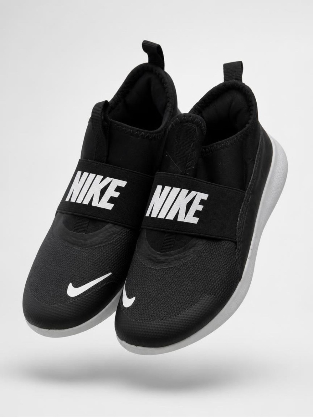 Nike Kids Slip-On Sneaker in Black and White Size 1